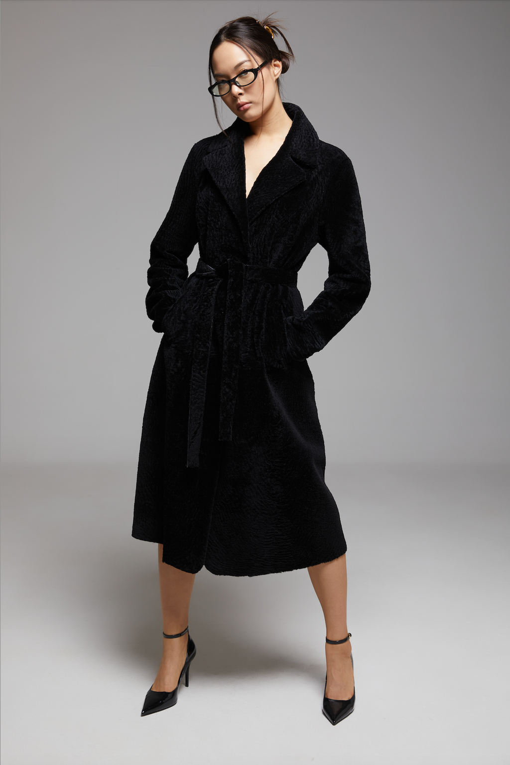 Screenshot of the BIENBIE Étude The Grand Coat, showing a stylish, elegant winter coat with a tailored fit and classic design.