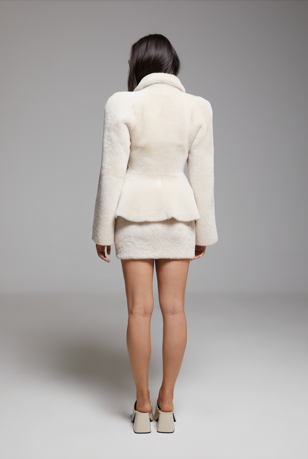 BIENBIE Allegro skirt in a stylish design, featuring a tailored fit and soft fabric, displayed on a model.