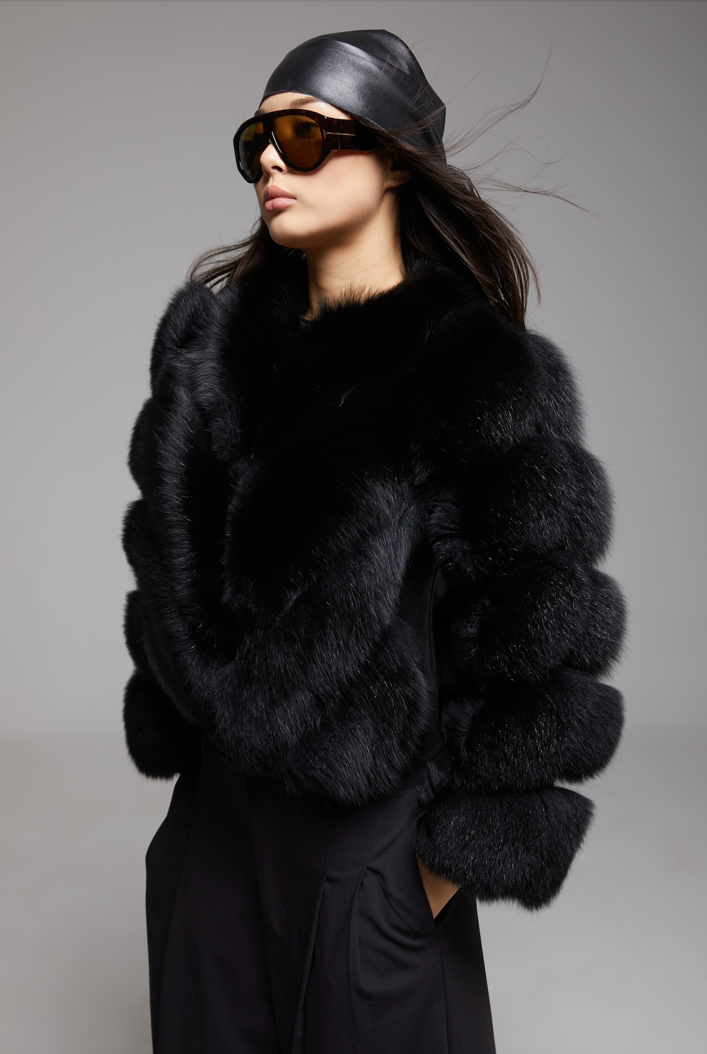 BIENBIE Sonata jacket shown in a screenshot, featuring a stylish, lightweight design with a zip-up front and collar.