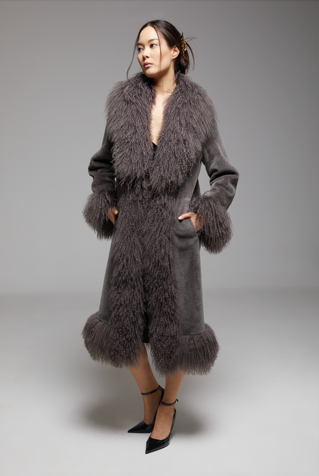 BIENBIE Waltz The Grand Coat in stylish fabric with a tailored fit, shown on a model, showcasing its elegant design and details.