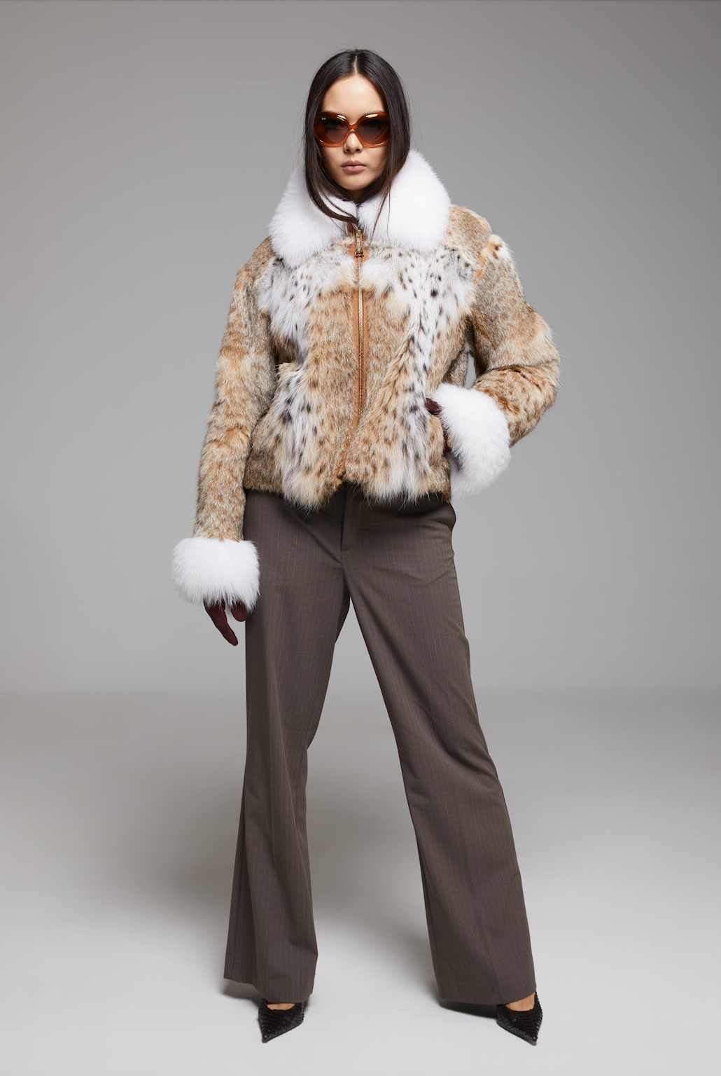BIENBIE Intermezzo coat displayed on a hanger, featuring a stylish, lightweight design with a neutral color and classic silhouette.