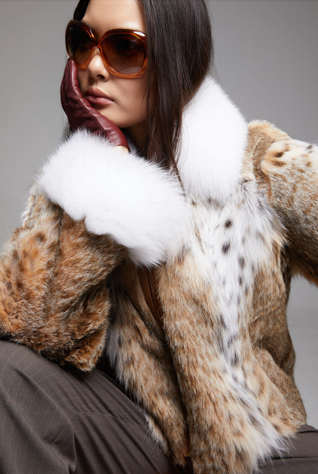 BIENBIE Intermezzo coat displayed on a person, featuring a stylish, tailored design with a sleek collar and button details.